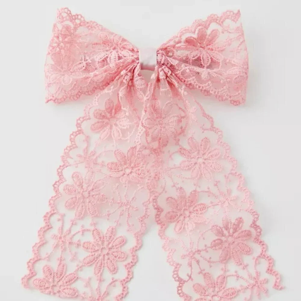 NWT Urban Outfitters Maisie Oversized Pink Lace Hair Bow Barrette